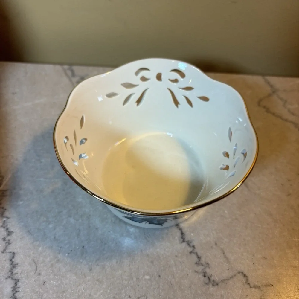 Lenox Winter Greetings Pierced Holly Design‎ Small Bowl New In Box